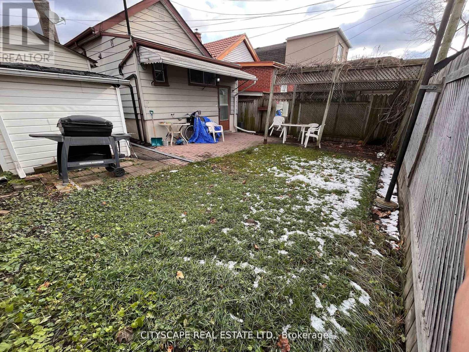 244 Rosethorn Avenue, Toronto, Ontario  M6M 3L1 - Photo 7 - W12437769