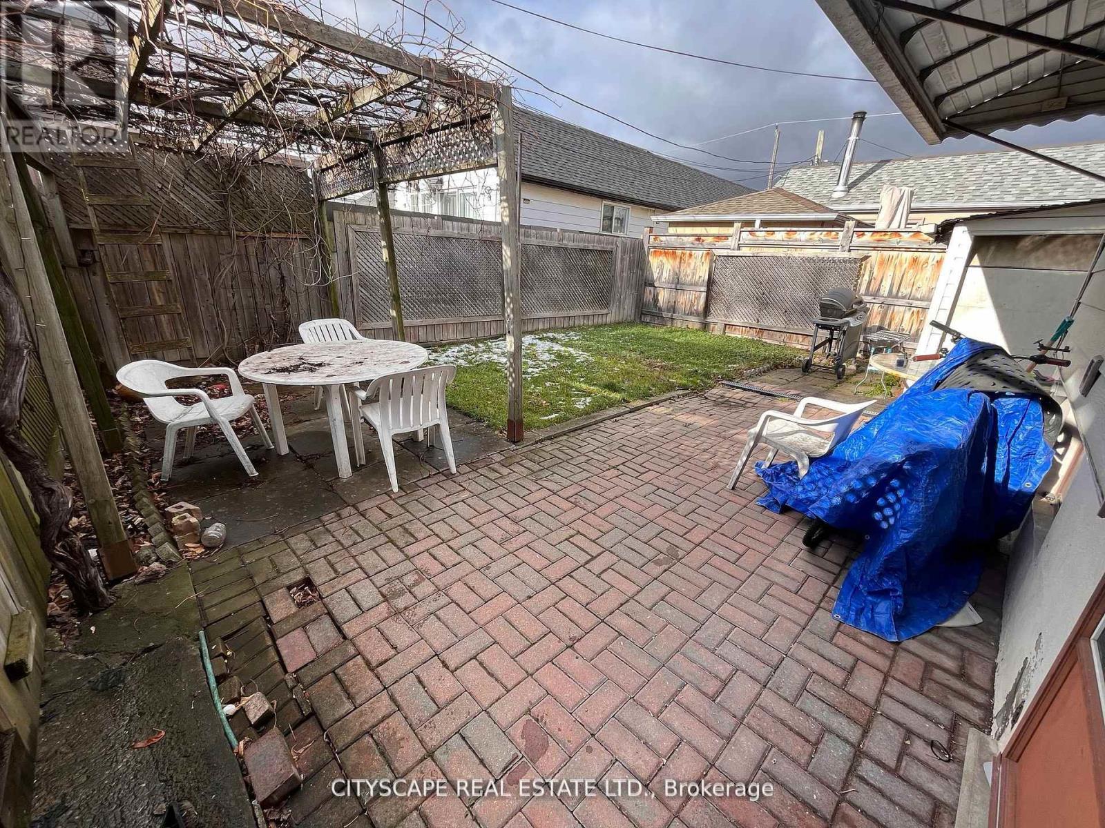 244 Rosethorn Avenue, Toronto, Ontario  M6M 3L1 - Photo 9 - W12437769