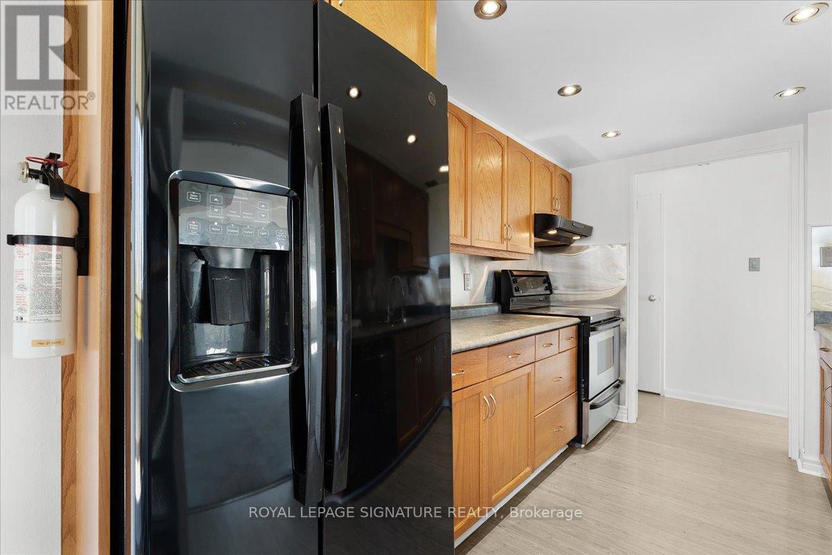 601 - 1320 Mississauga Valley Boulevard, Mississauga, Ontario  L5A 3S9 - Photo 10 - W12437772