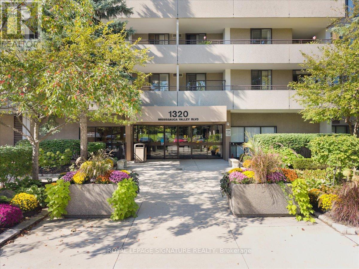 601 - 1320 Mississauga Valley Boulevard, Mississauga, Ontario  L5A 3S9 - Photo 2 - W12437772