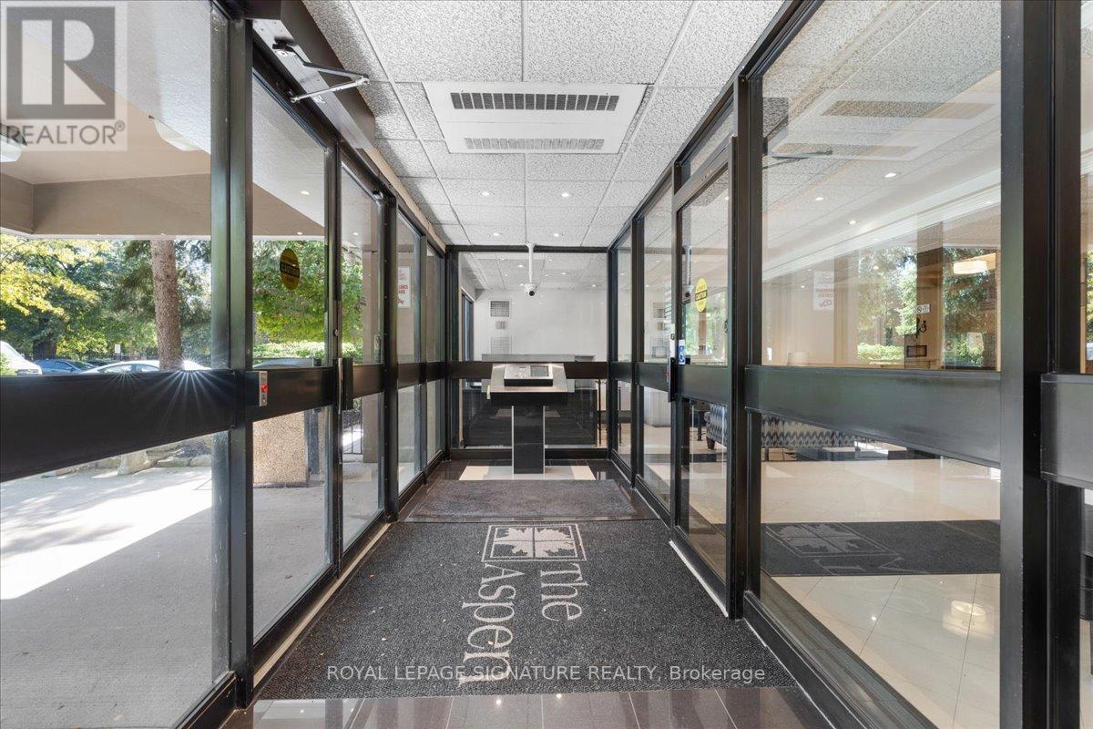 601 - 1320 Mississauga Valley Boulevard, Mississauga, Ontario  L5A 3S9 - Photo 3 - W12437772