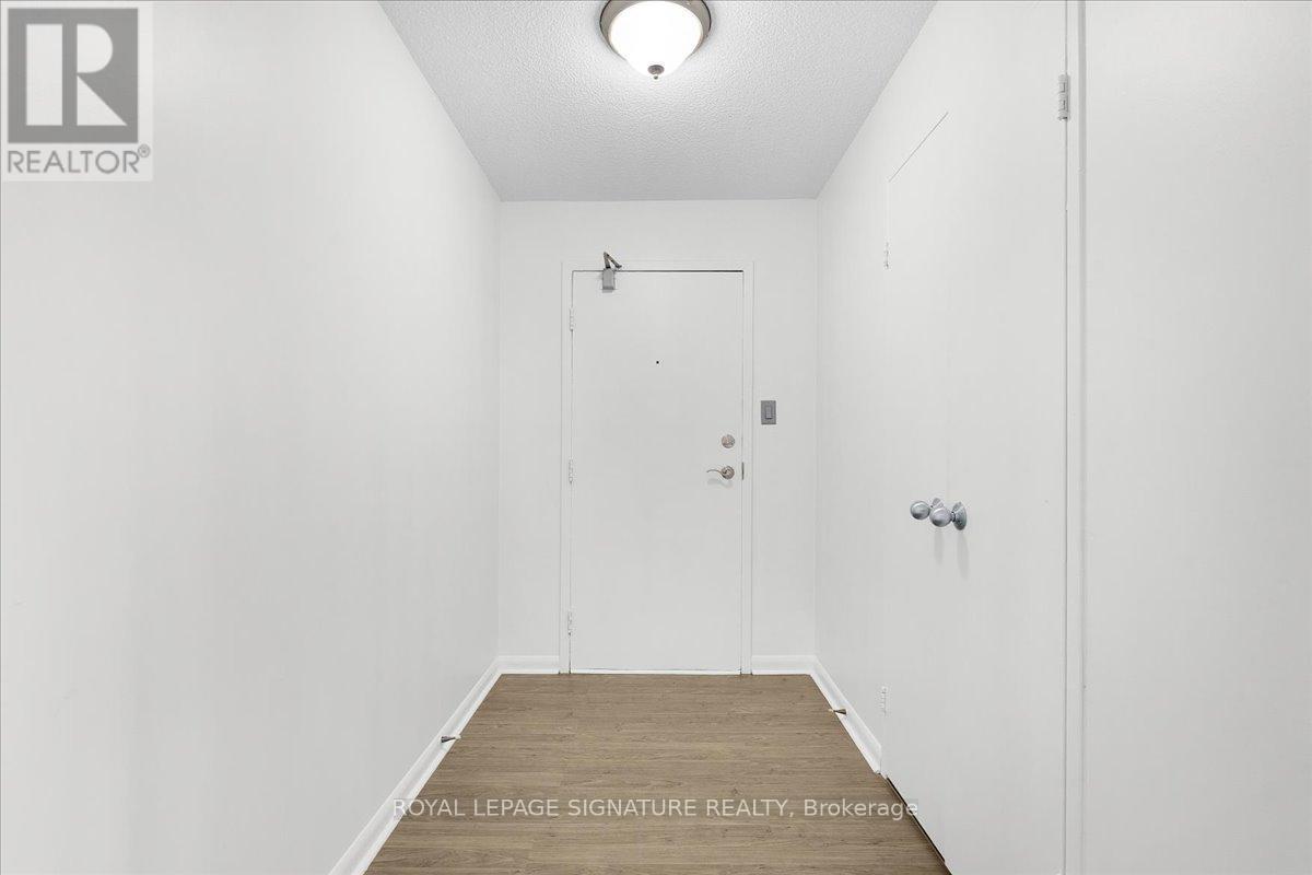601 - 1320 Mississauga Valley Boulevard, Mississauga, Ontario  L5A 3S9 - Photo 5 - W12437772
