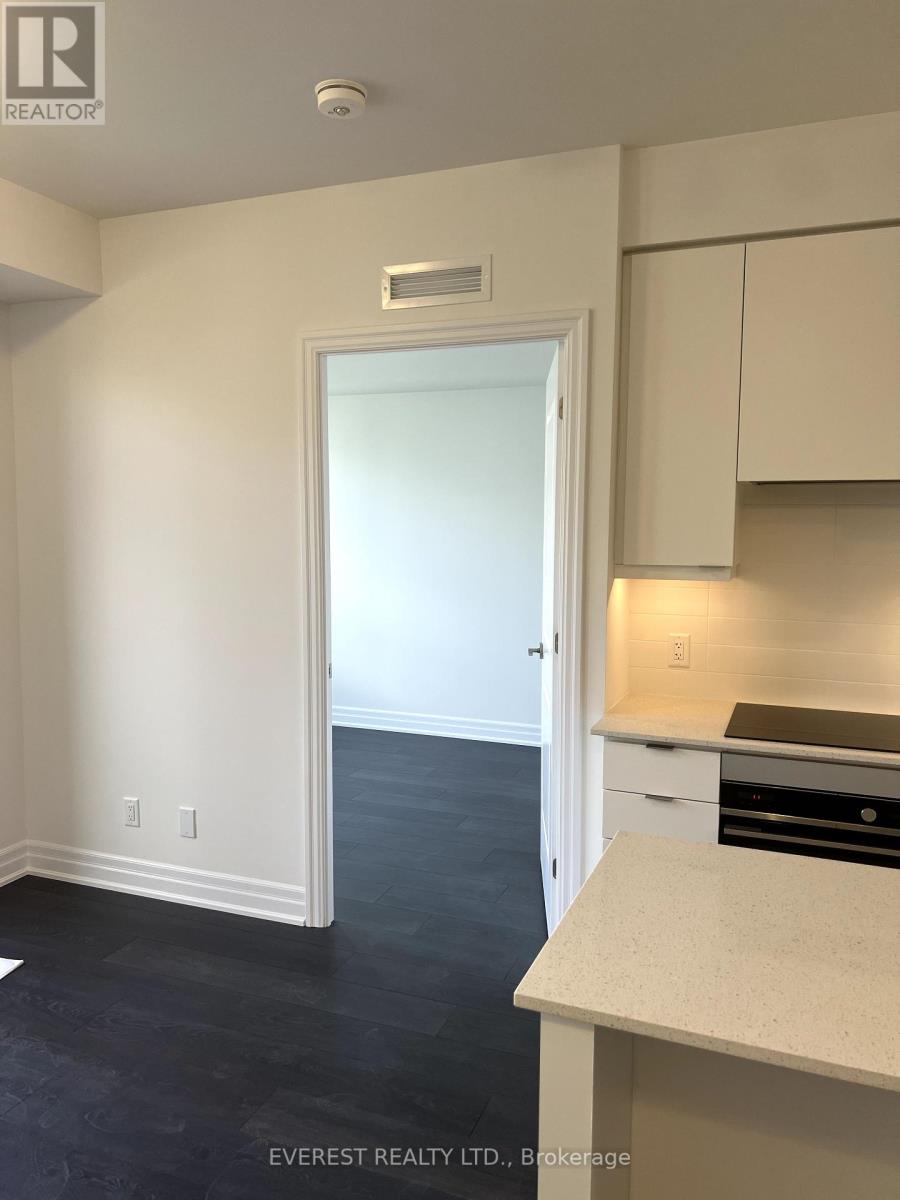 1711 - 30 Elm Drive E, Mississauga, Ontario  L5A 4C3 - Photo 3 - W12437777