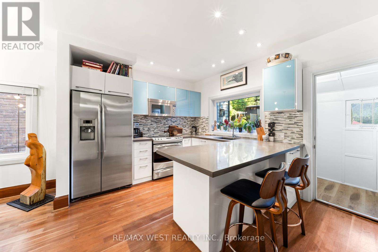 365 Indian Grove, Toronto, Ontario  M6P 2H6 - Photo 10 - W12437782