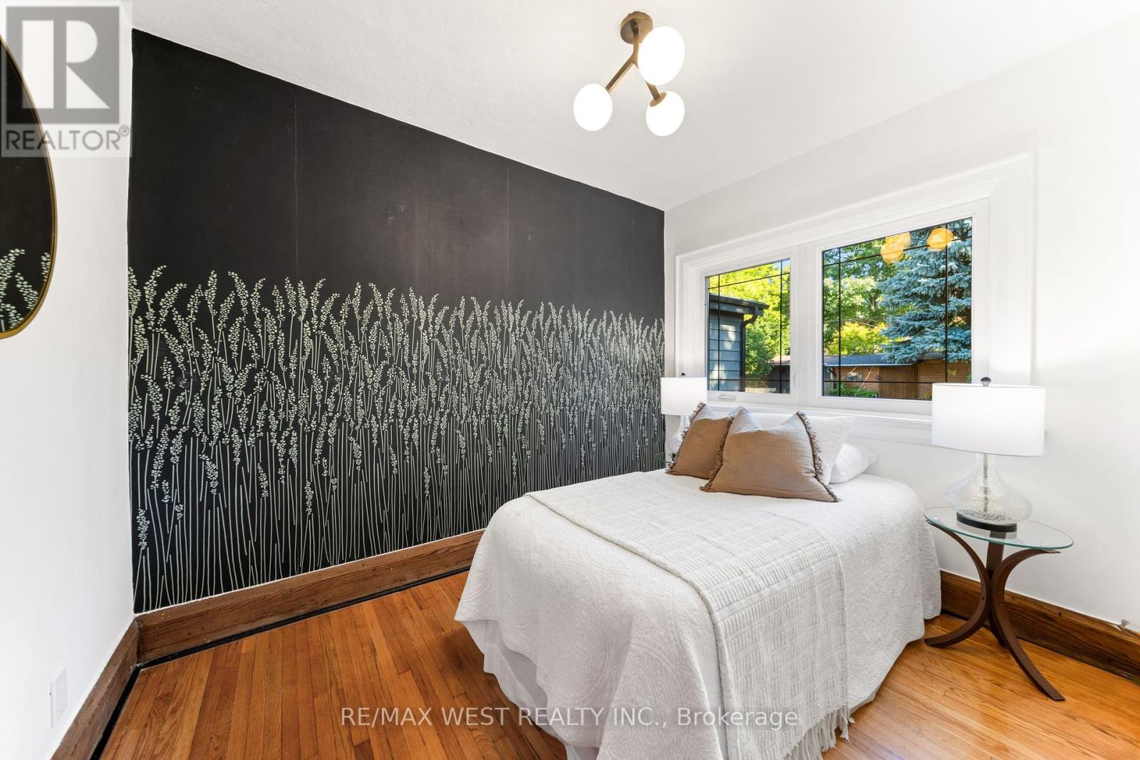365 Indian Grove, Toronto, Ontario  M6P 2H6 - Photo 11 - W12437782
