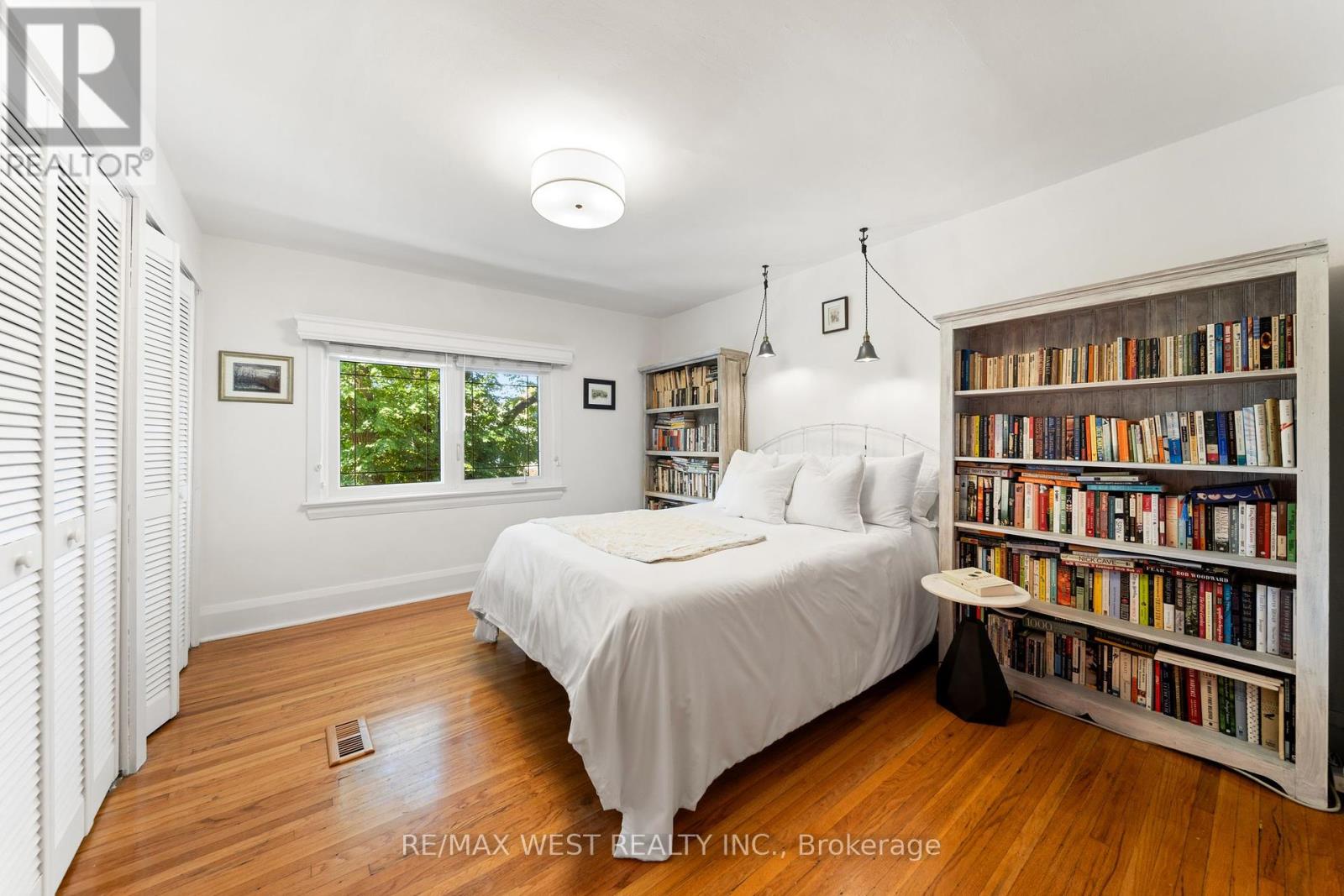 365 Indian Grove, Toronto, Ontario  M6P 2H6 - Photo 13 - W12437782