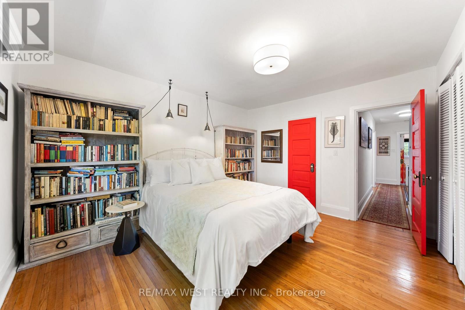 365 Indian Grove, Toronto, Ontario  M6P 2H6 - Photo 14 - W12437782