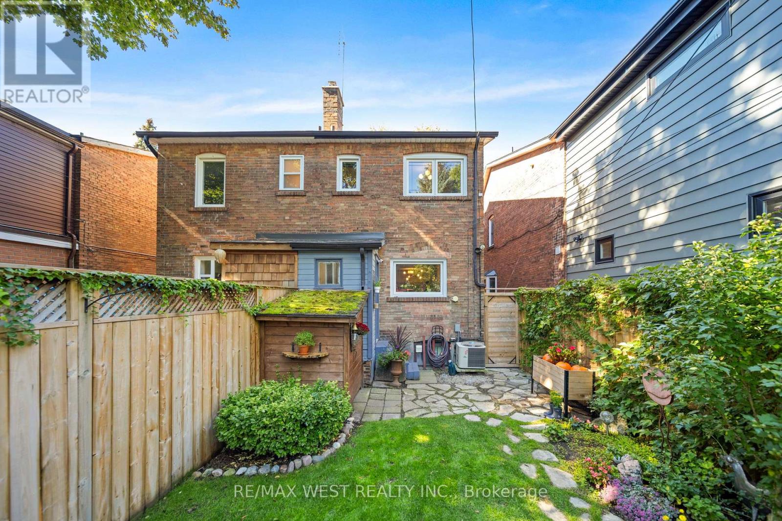 365 Indian Grove, Toronto, Ontario  M6P 2H6 - Photo 18 - W12437782