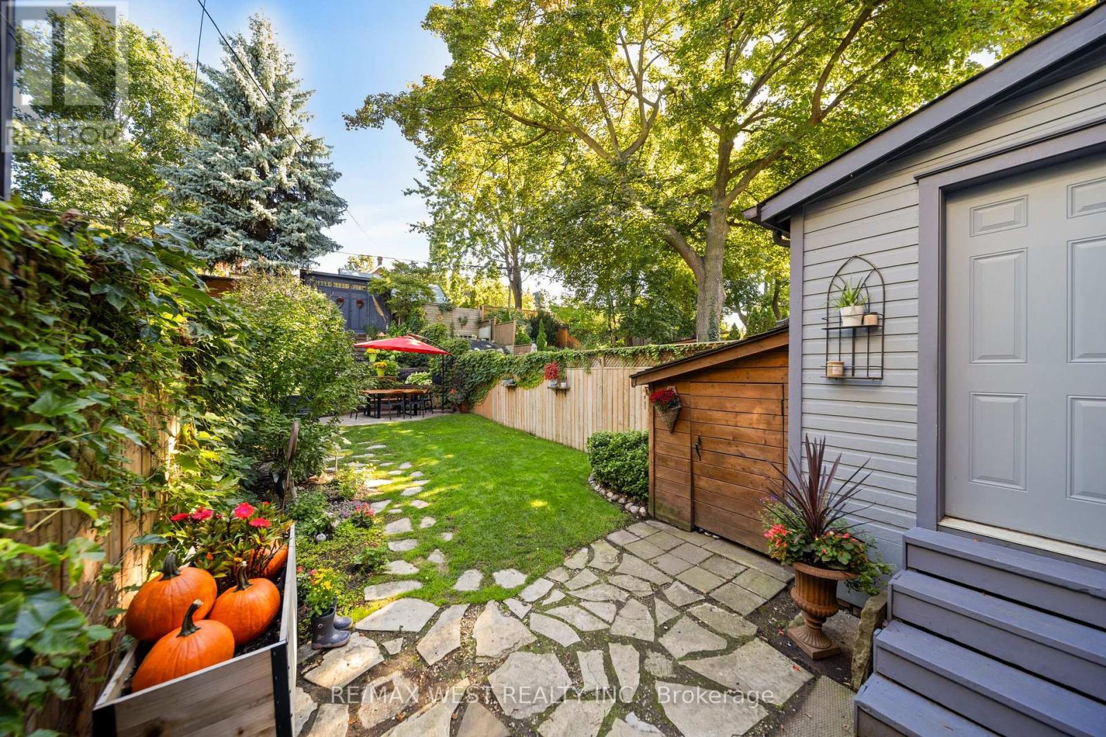 365 Indian Grove, Toronto, Ontario  M6P 2H6 - Photo 19 - W12437782