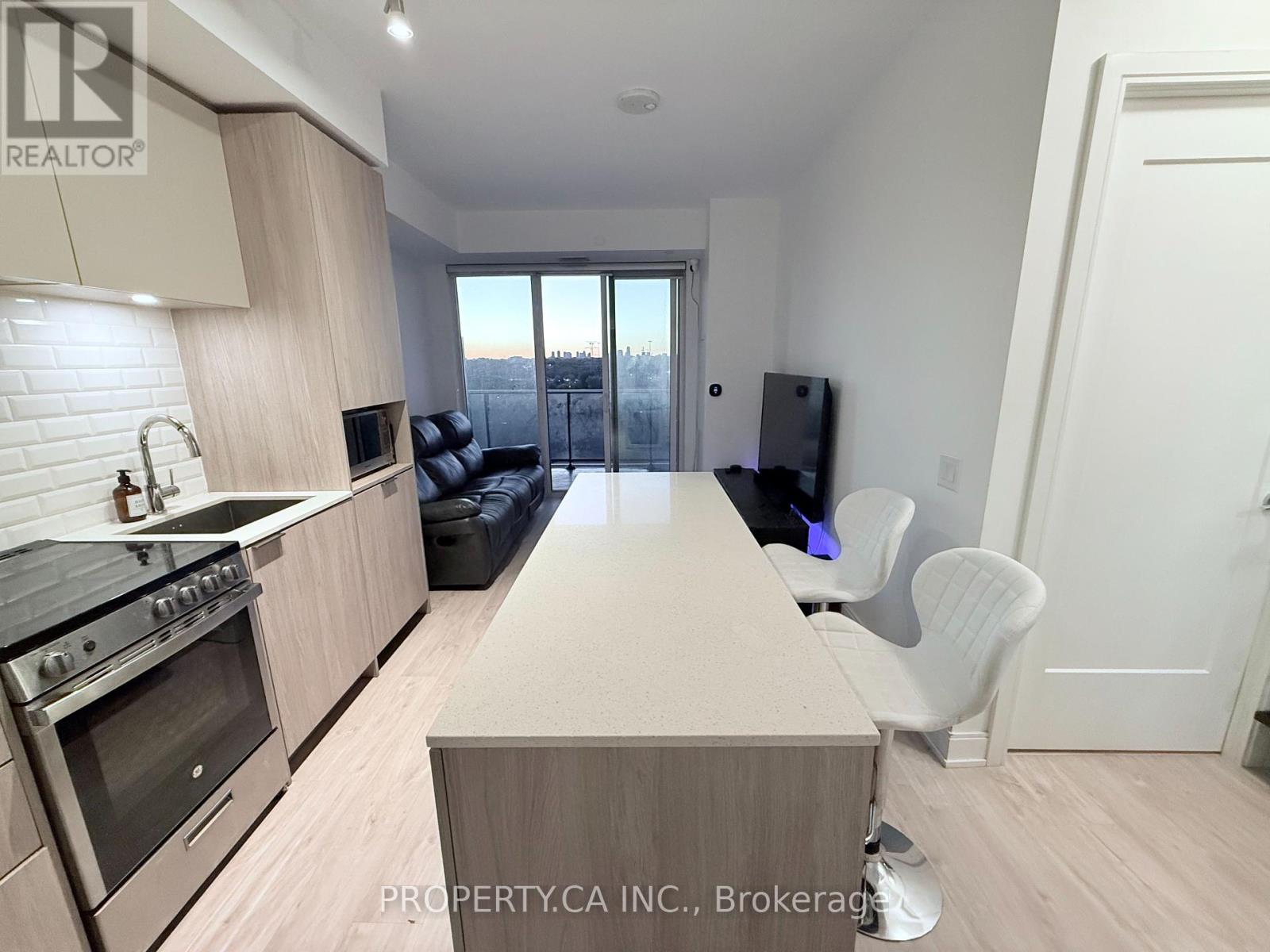 1110 - 70 ANNIE CRAIG DRIVE, Toronto, Ontario