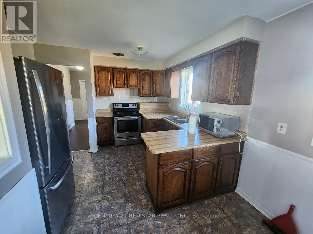 Main - 56 Arkley Crescent, Toronto, Ontario  M9R 3S3 - Photo 2 - W12437820