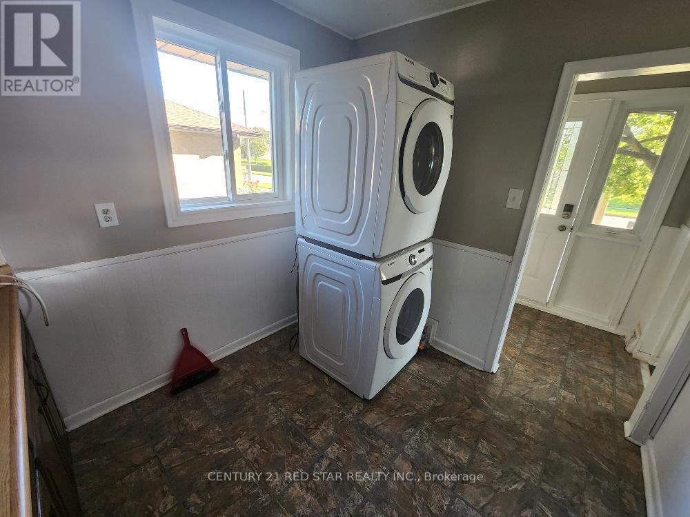 Main - 56 Arkley Crescent, Toronto, Ontario  M9R 3S3 - Photo 3 - W12437820