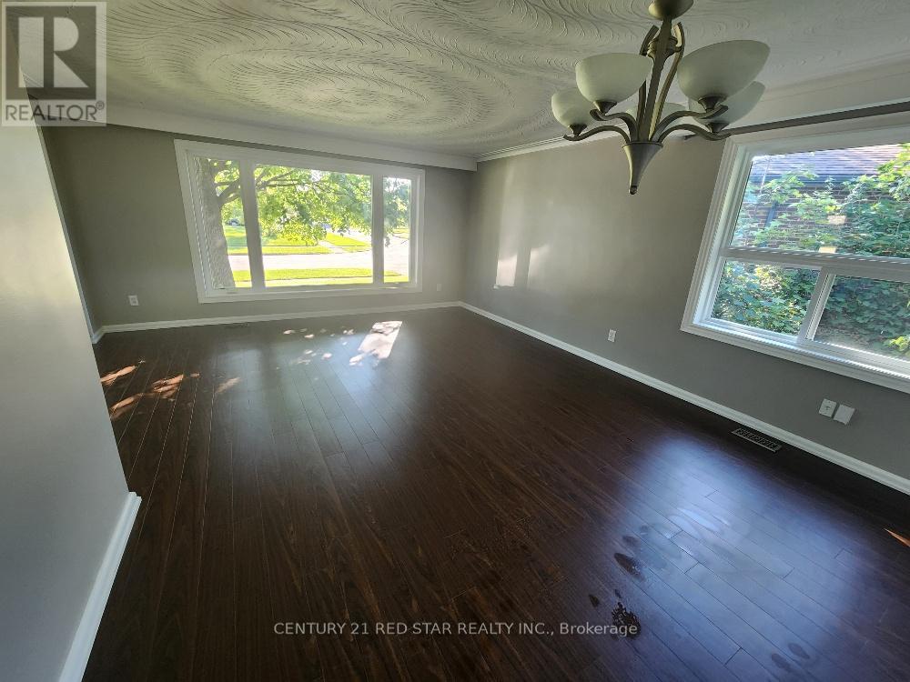 Main - 56 Arkley Crescent, Toronto, Ontario  M9R 3S3 - Photo 4 - W12437820