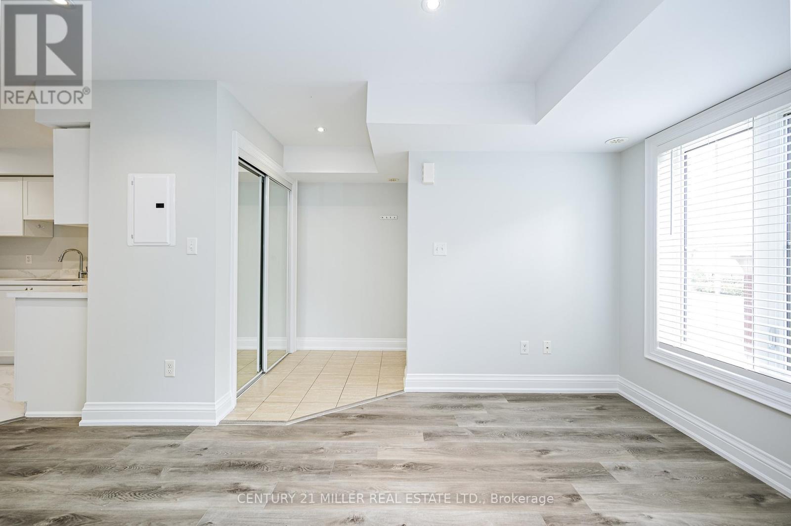 2 - 43 Hays Boulevard, Oakville, Ontario  L6H 0J1 - Photo 3 - W12437863