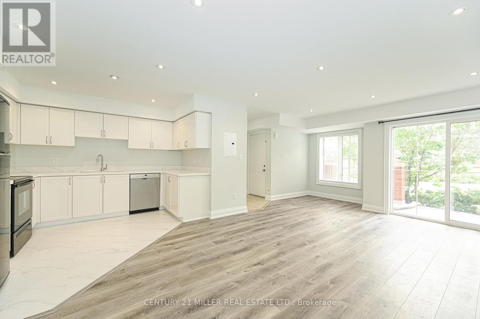2 - 43 Hays Boulevard, Oakville, Ontario  L6H 0J1 - Photo 6 - W12437863