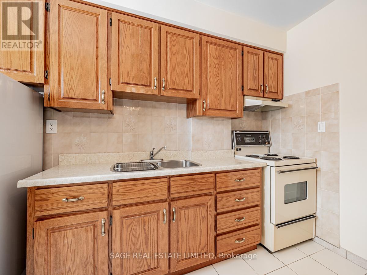 179 Livingstone Avenue, Toronto, Ontario  M6E 2L9 - Photo 13 - W12437870