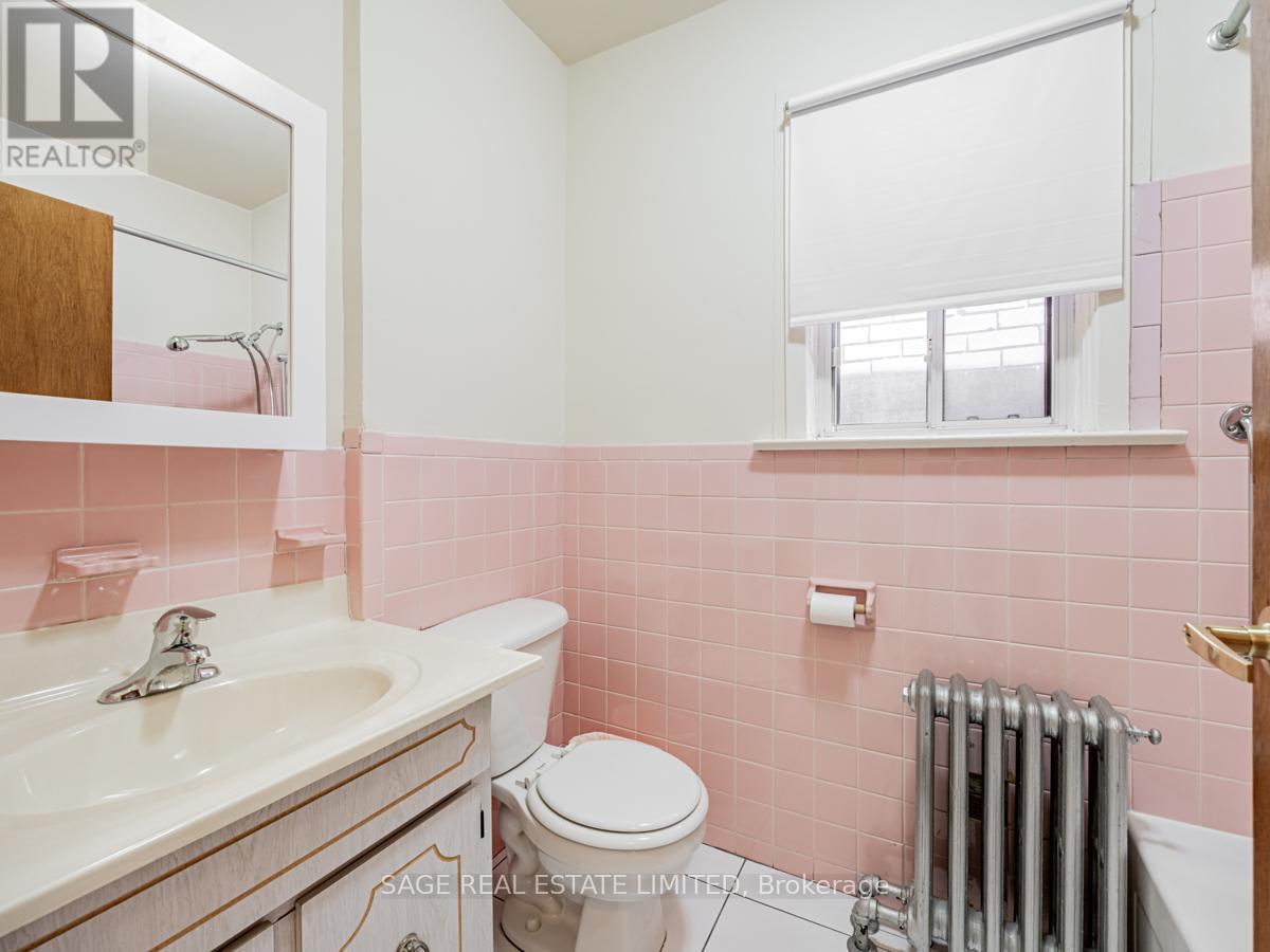179 Livingstone Avenue, Toronto, Ontario  M6E 2L9 - Photo 16 - W12437870