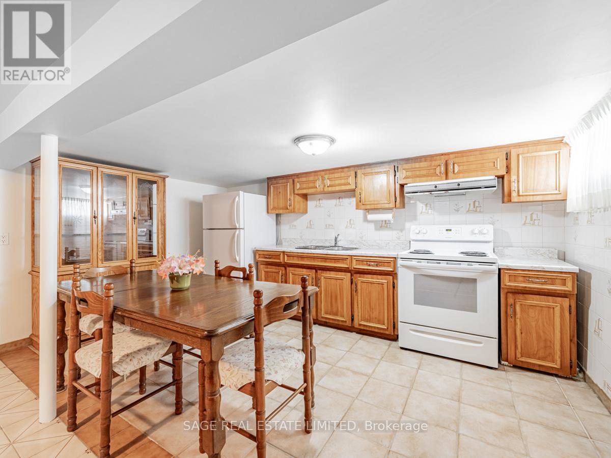 179 Livingstone Avenue, Toronto, Ontario  M6E 2L9 - Photo 19 - W12437870