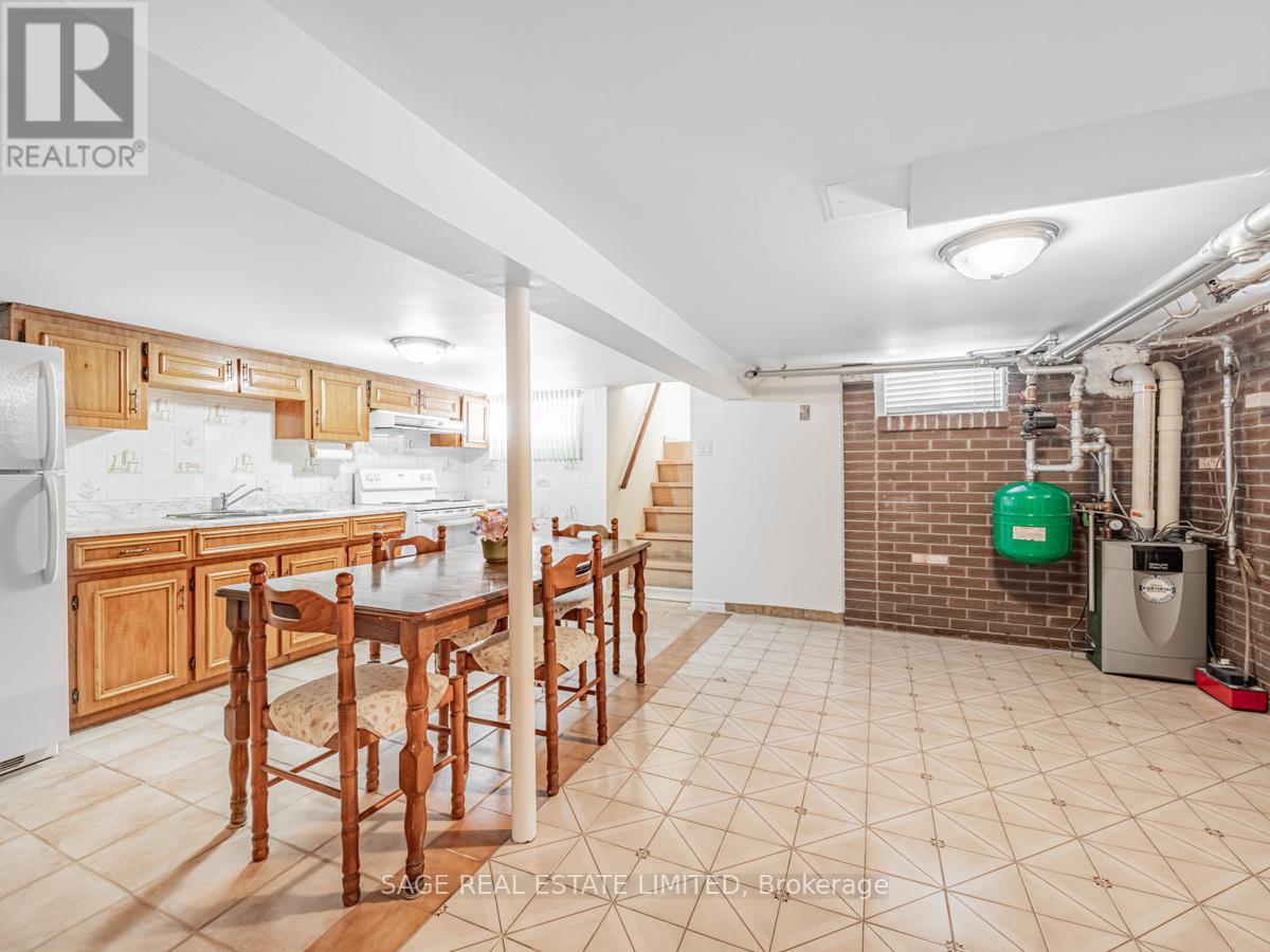 179 Livingstone Avenue, Toronto, Ontario  M6E 2L9 - Photo 22 - W12437870