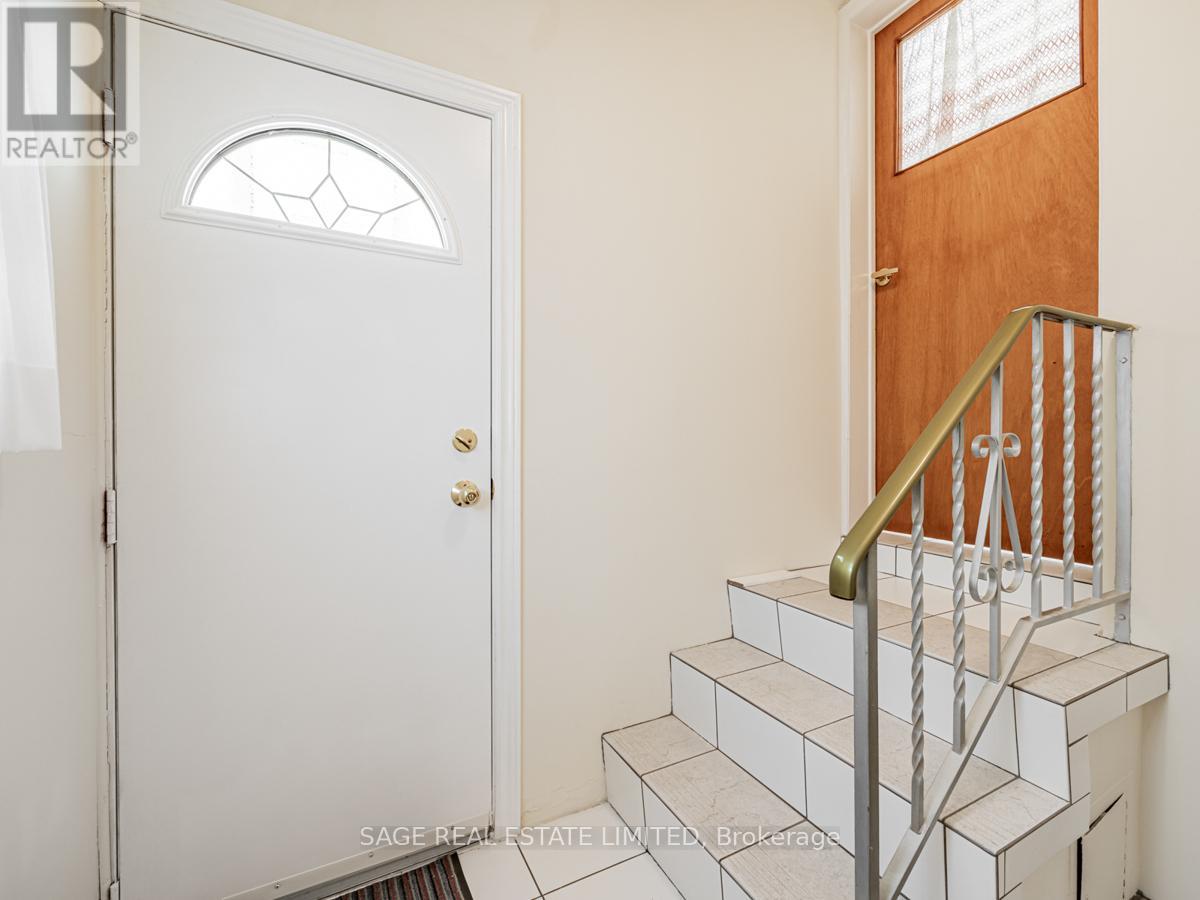 179 Livingstone Avenue, Toronto, Ontario  M6E 2L9 - Photo 4 - W12437870