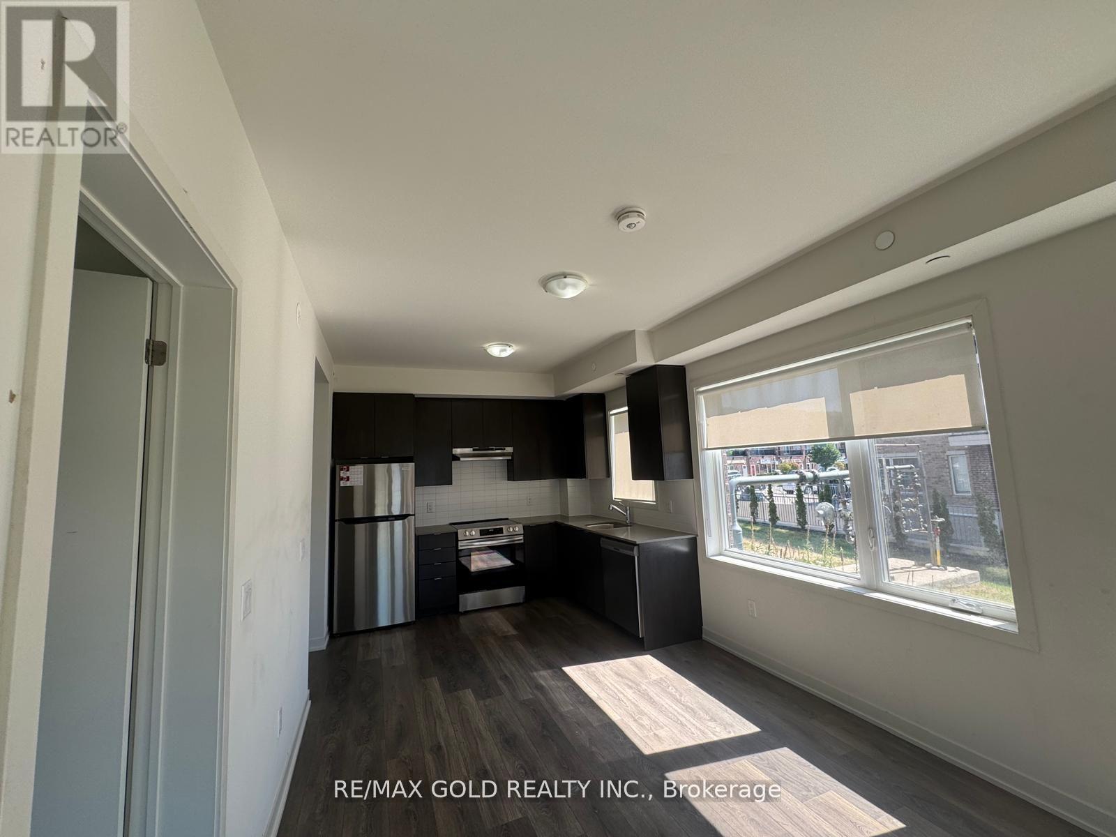 105 - 58 Sky Harbour Drive, Brampton, Ontario  L6Y 0C1 - Photo 4 - W12437905
