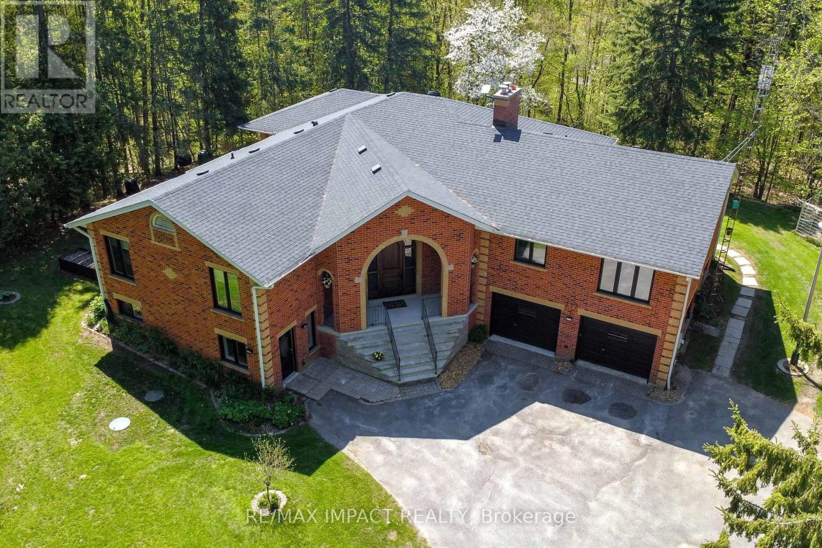 215 Raglan Road W, Oshawa, Ontario  L1H 0N5 - Photo 2 - E12362662