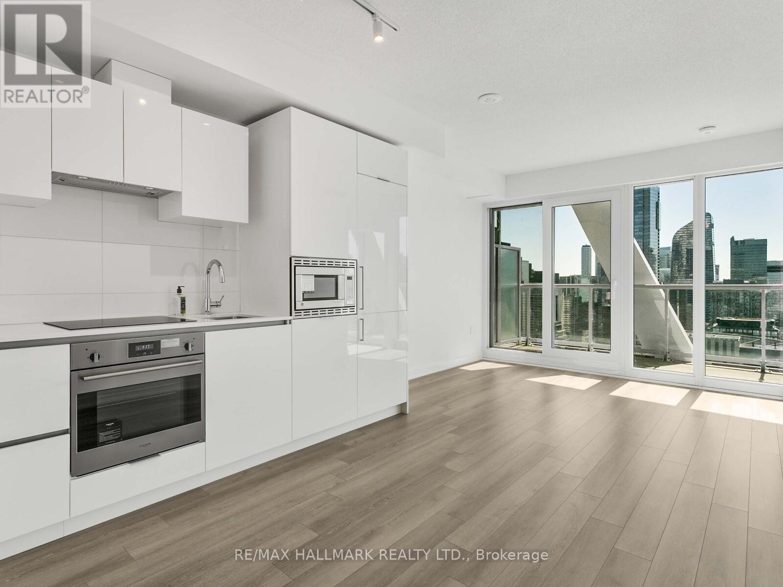 3217 - 230 Simcoe Street, Toronto, Ontario  M5T 0G7 - Photo 2 - C12437936