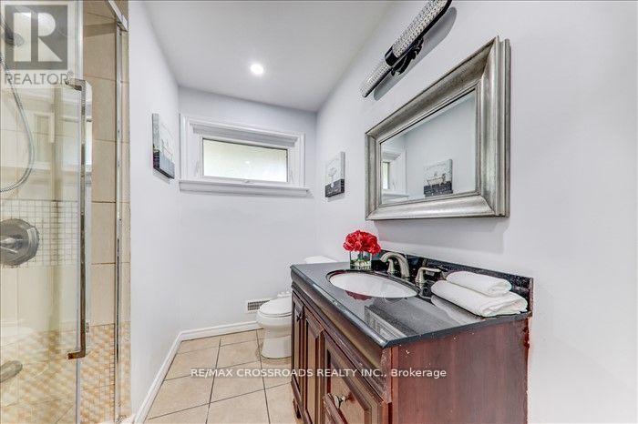 2 Tangmere Rd (Main) Road, Toronto, Ontario  M3B 2N1 - Photo 17 - C12437955