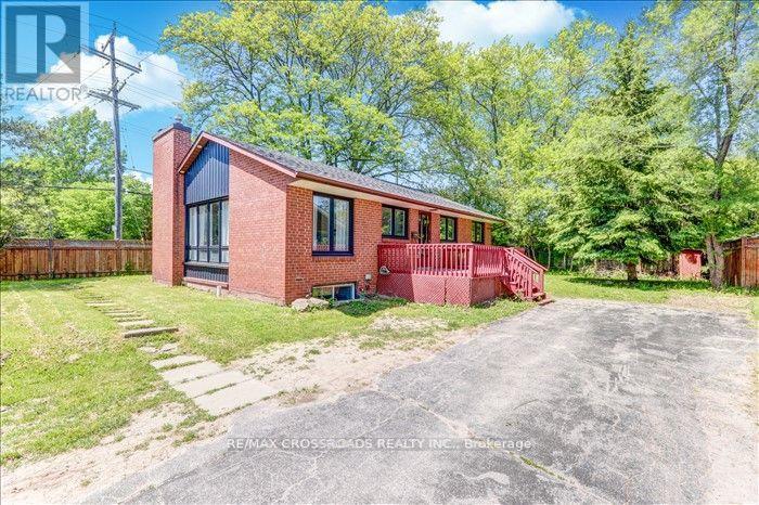 2 Tangmere Rd (Main) Road, Toronto, Ontario  M3B 2N1 - Photo 2 - C12437955
