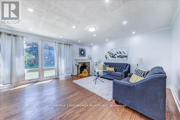 2 Tangmere Rd (Main) Road, Toronto, Ontario  M3B 2N1 - Photo 6 - C12437955