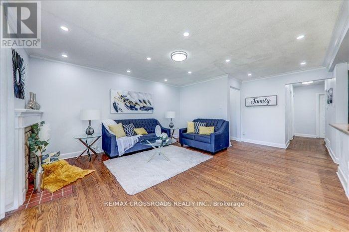 2 Tangmere Rd (Main) Road, Toronto, Ontario  M3B 2N1 - Photo 7 - C12437955