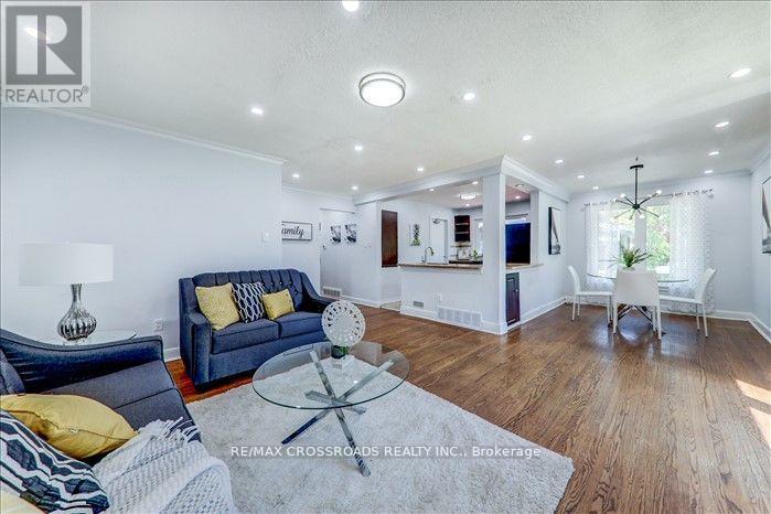 2 Tangmere Rd (Main) Road, Toronto, Ontario  M3B 2N1 - Photo 8 - C12437955