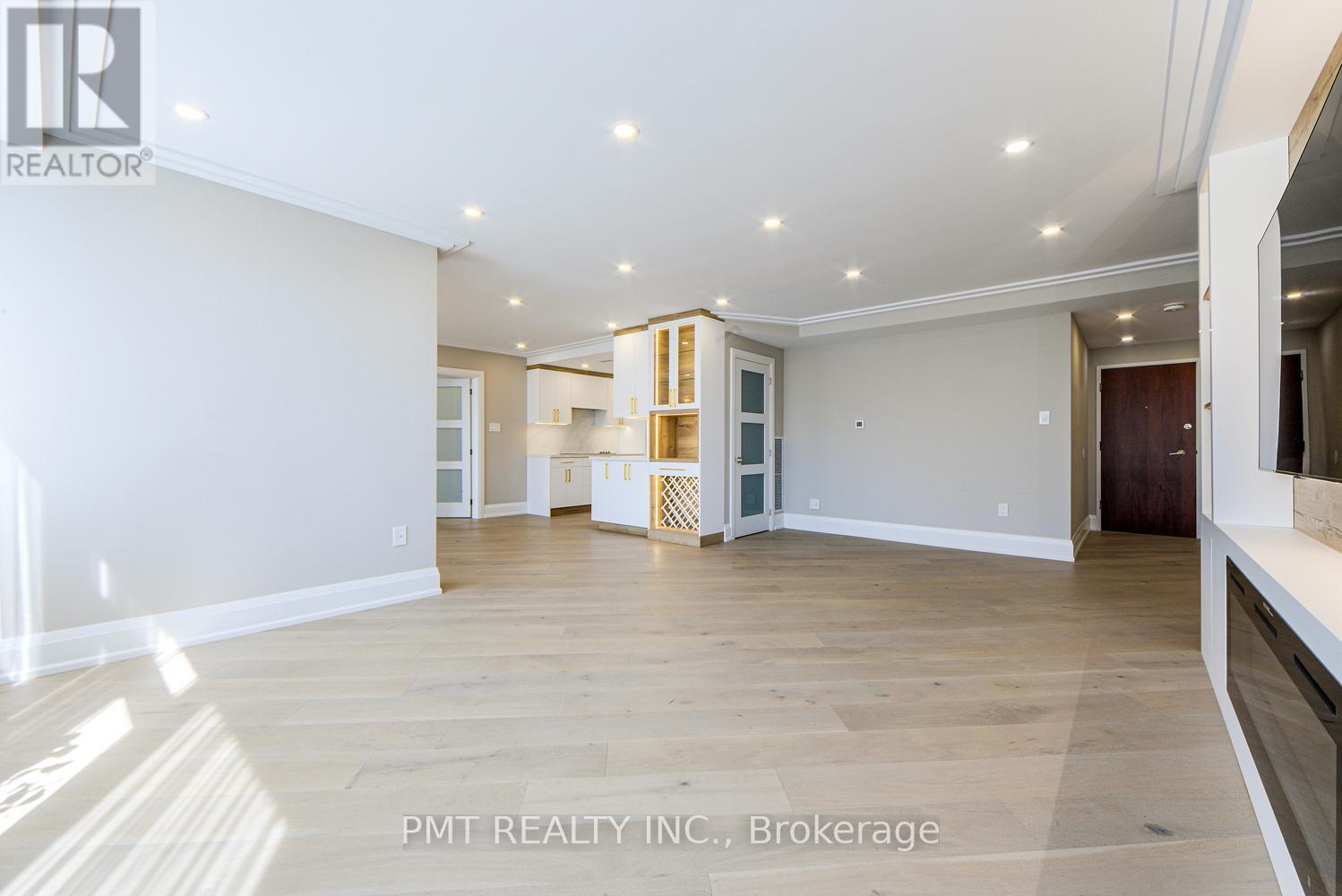 601 - 500 Avenue Road, Toronto, Ontario  M4V 2J6 - Photo 7 - C12437958