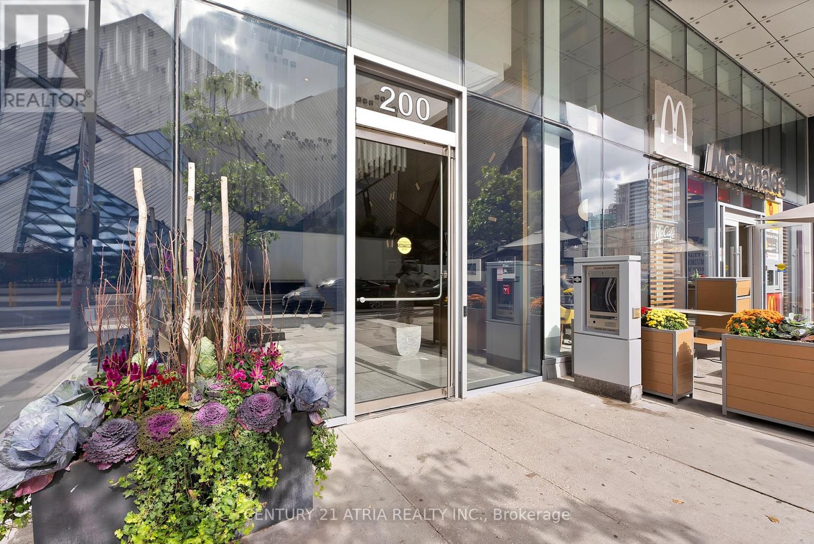 3002 - 200 Bloor Street W, Toronto, Ontario  M5S 1T8 - Photo 3 - C12437994