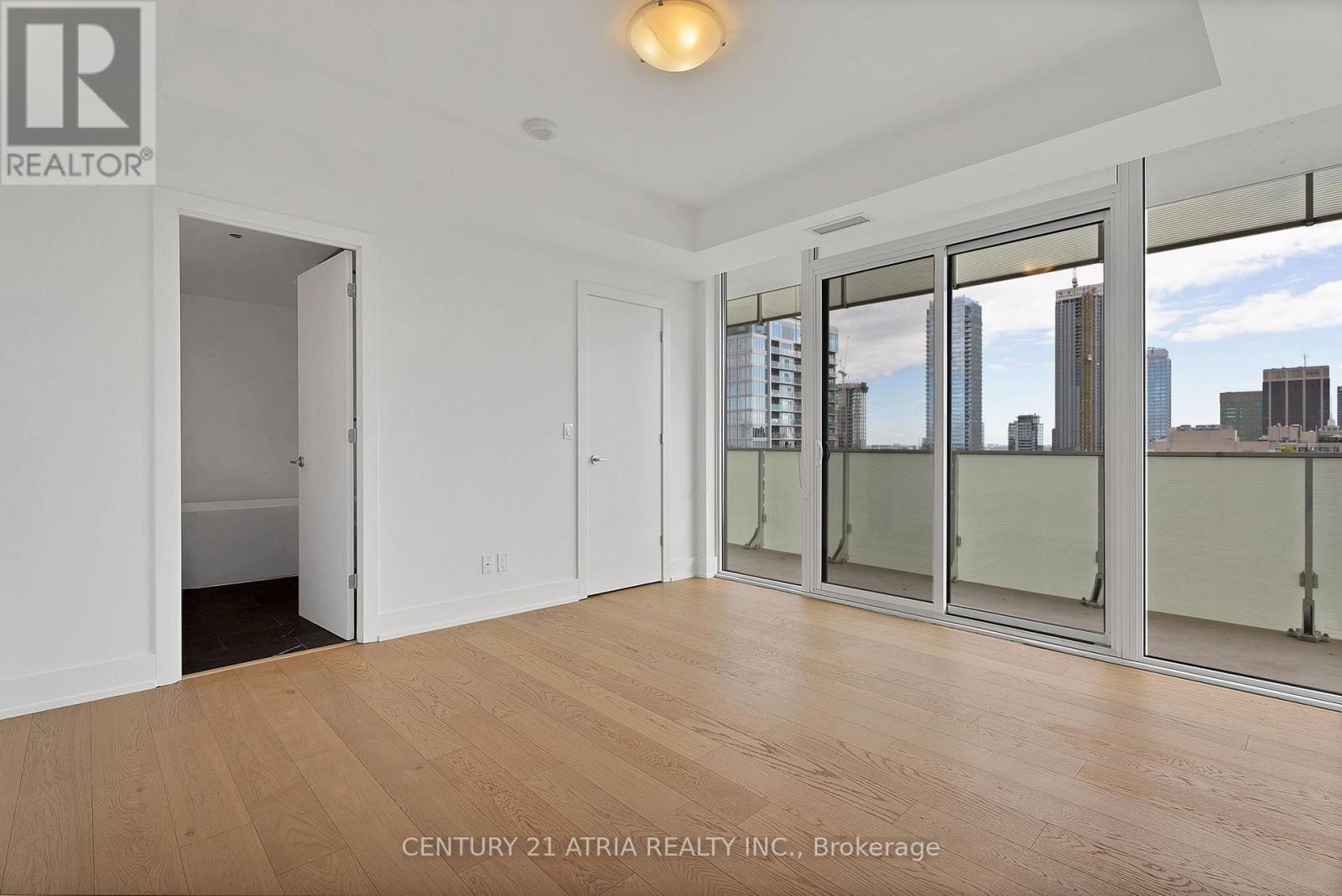 3002 - 200 Bloor Street W, Toronto, Ontario  M5S 1T8 - Photo 6 - C12437994