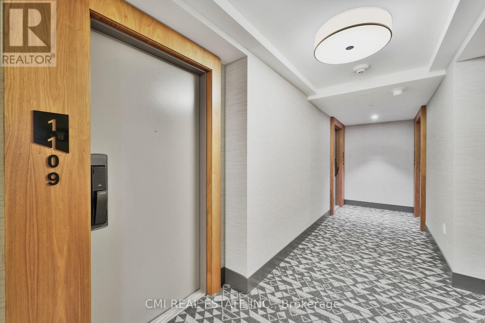 1109 - 10 York Street, Toronto, Ontario  M5J 0E1 - Photo 5 - C12438027