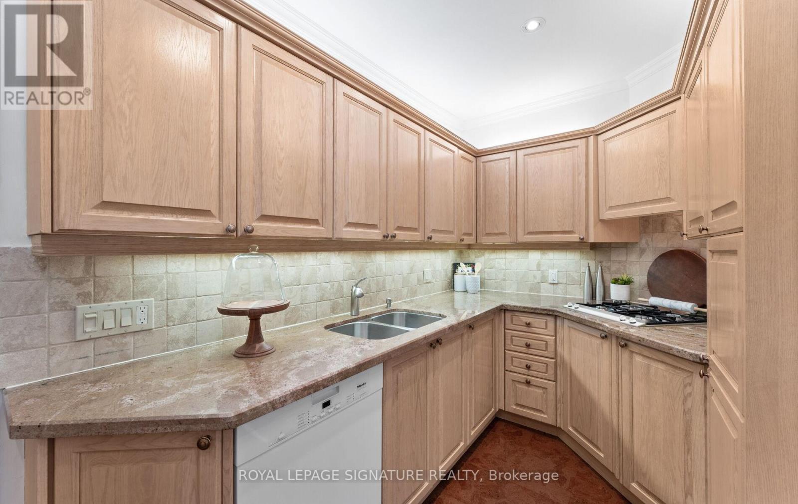 45 Hillsdale Avenue W, Toronto, Ontario  M5P 1E9 - Photo 11 - C12438035