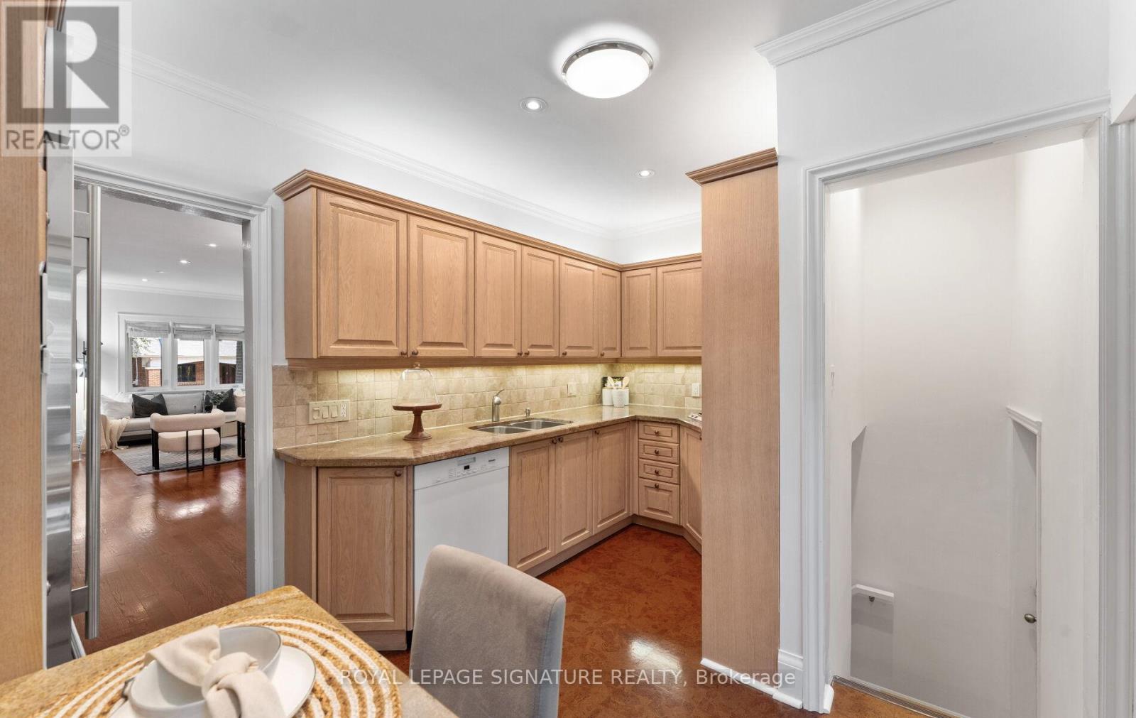 45 Hillsdale Avenue W, Toronto, Ontario  M5P 1E9 - Photo 14 - C12438035