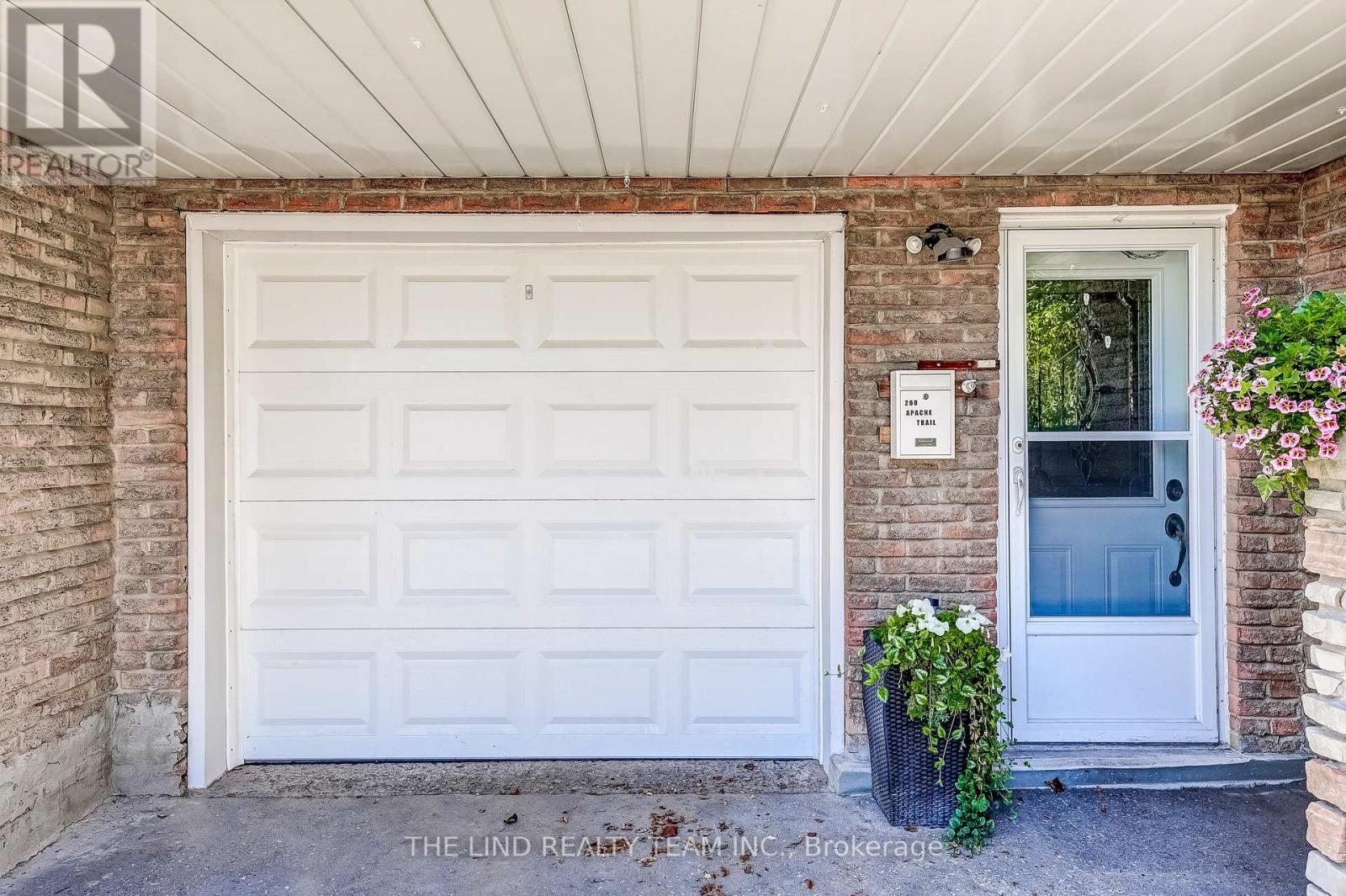260 Apache Trail, Toronto, Ontario  M2H 2W4 - Photo 3 - C12438074