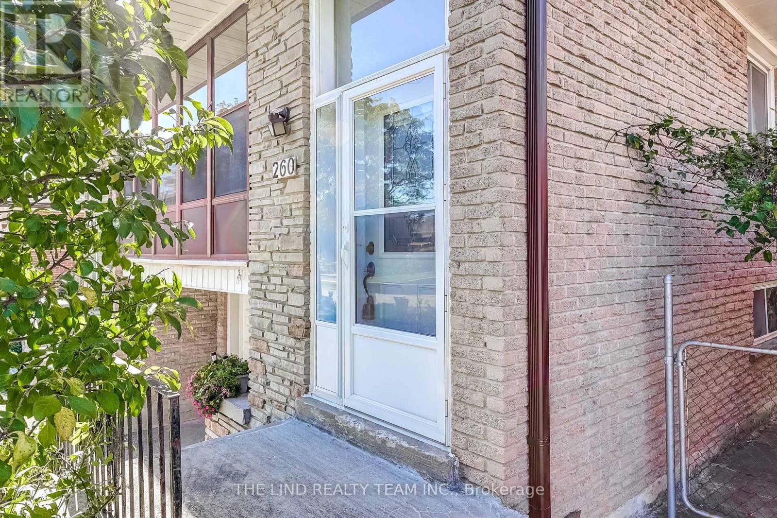 260 Apache Trail, Toronto, Ontario  M2H 2W4 - Photo 4 - C12438074