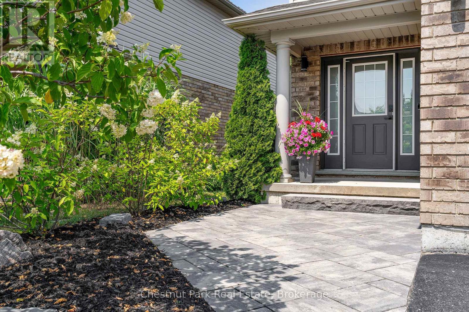 13 Brooke Avenue, Collingwood, Ontario  L9Y 5L2 - Photo 2 - S12438110