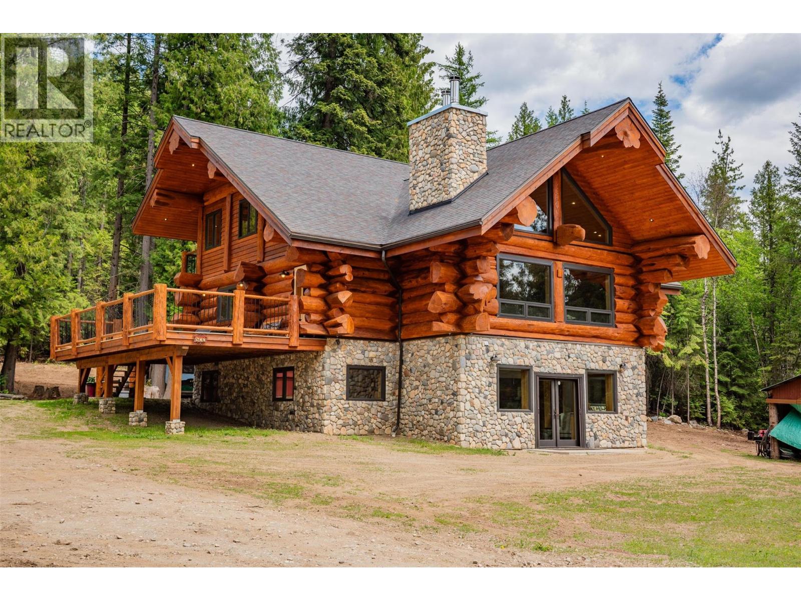 800 Highway 22, Rossland, British Columbia  V0G 1Y0 - Photo 1 - 10364452