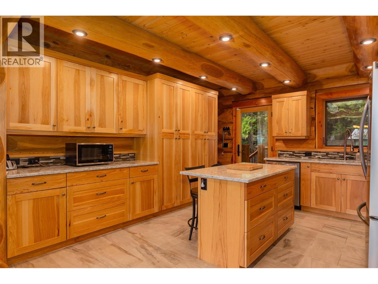 800 Highway 22, Rossland, British Columbia  V0G 1Y0 - Photo 10 - 10364452