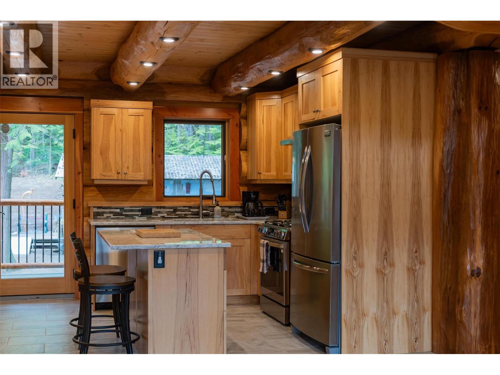 800 Highway 22, Rossland, British Columbia  V0G 1Y0 - Photo 13 - 10364452
