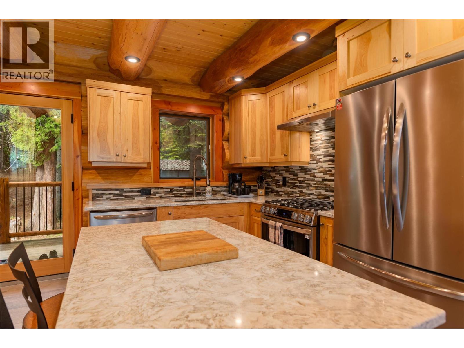 800 Highway 22, Rossland, British Columbia  V0G 1Y0 - Photo 14 - 10364452