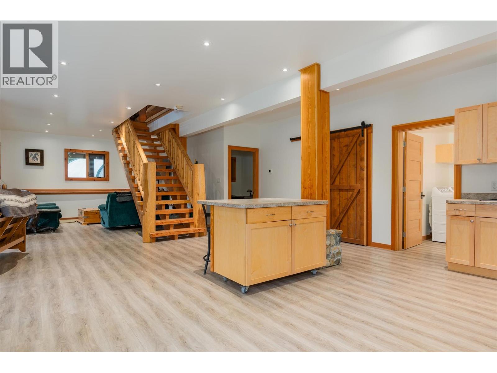 800 Highway 22, Rossland, British Columbia  V0G 1Y0 - Photo 40 - 10364452