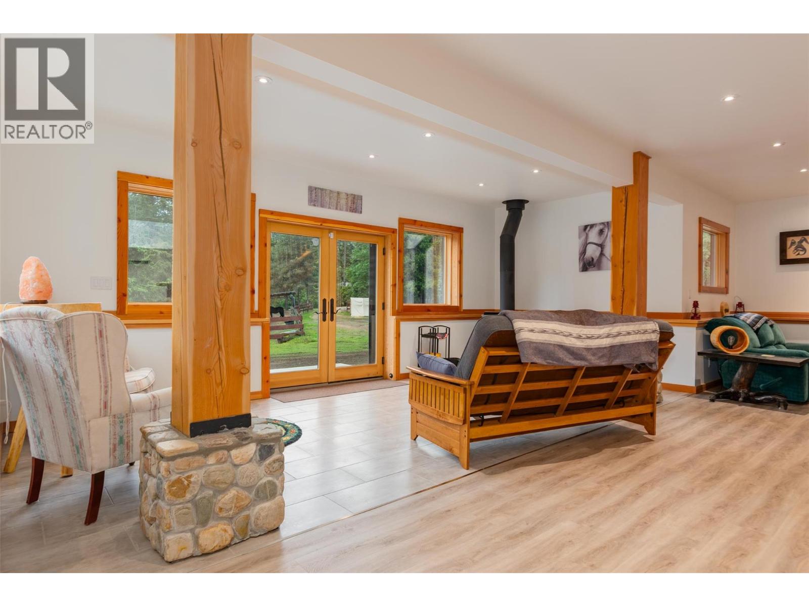 800 Highway 22, Rossland, British Columbia  V0G 1Y0 - Photo 42 - 10364452