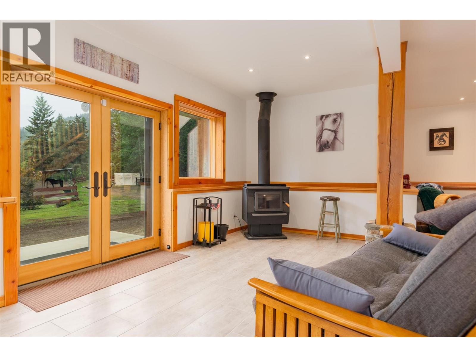 800 Highway 22, Rossland, British Columbia  V0G 1Y0 - Photo 43 - 10364452