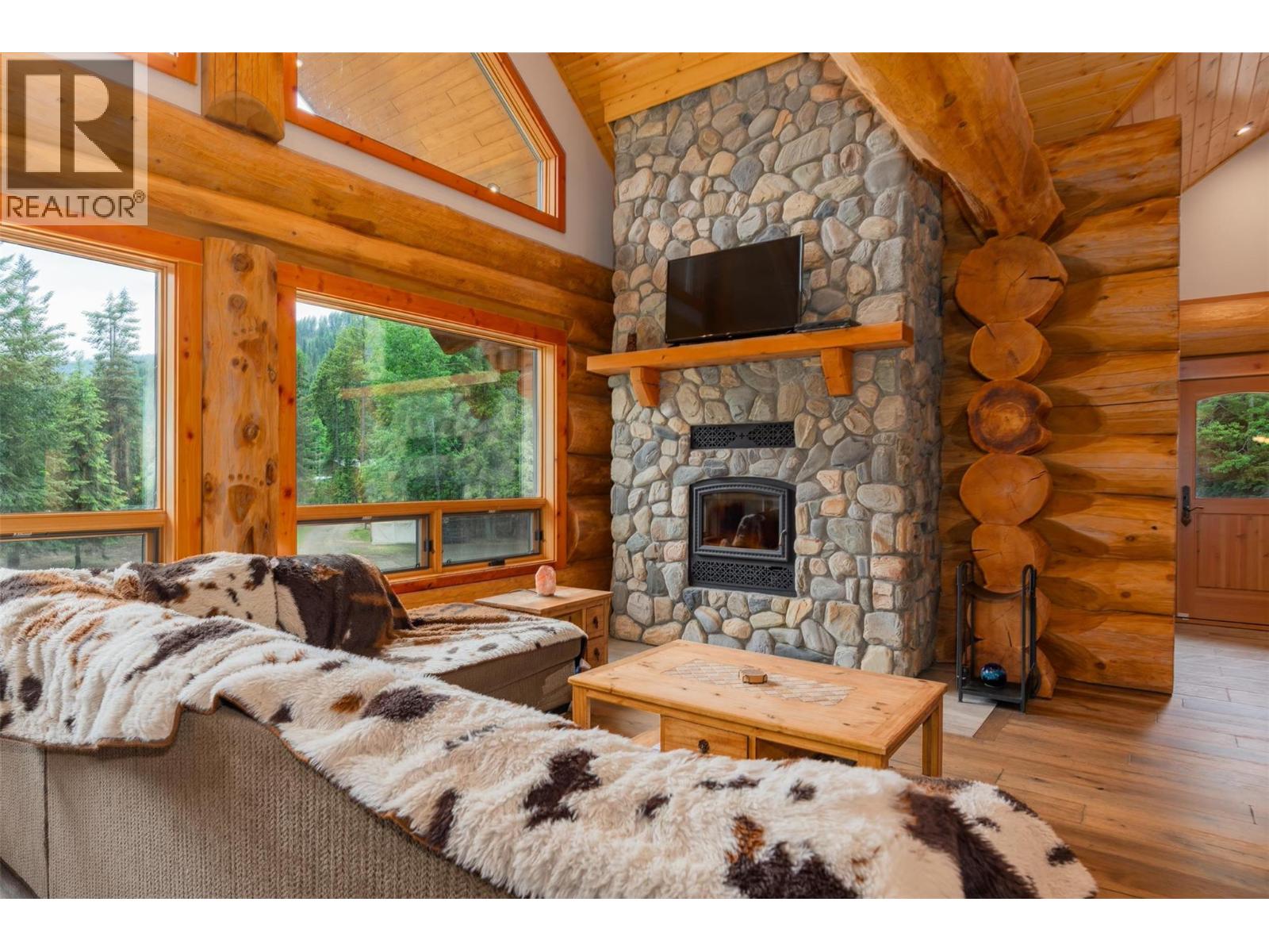800 Highway 22, Rossland, British Columbia  V0G 1Y0 - Photo 7 - 10364452
