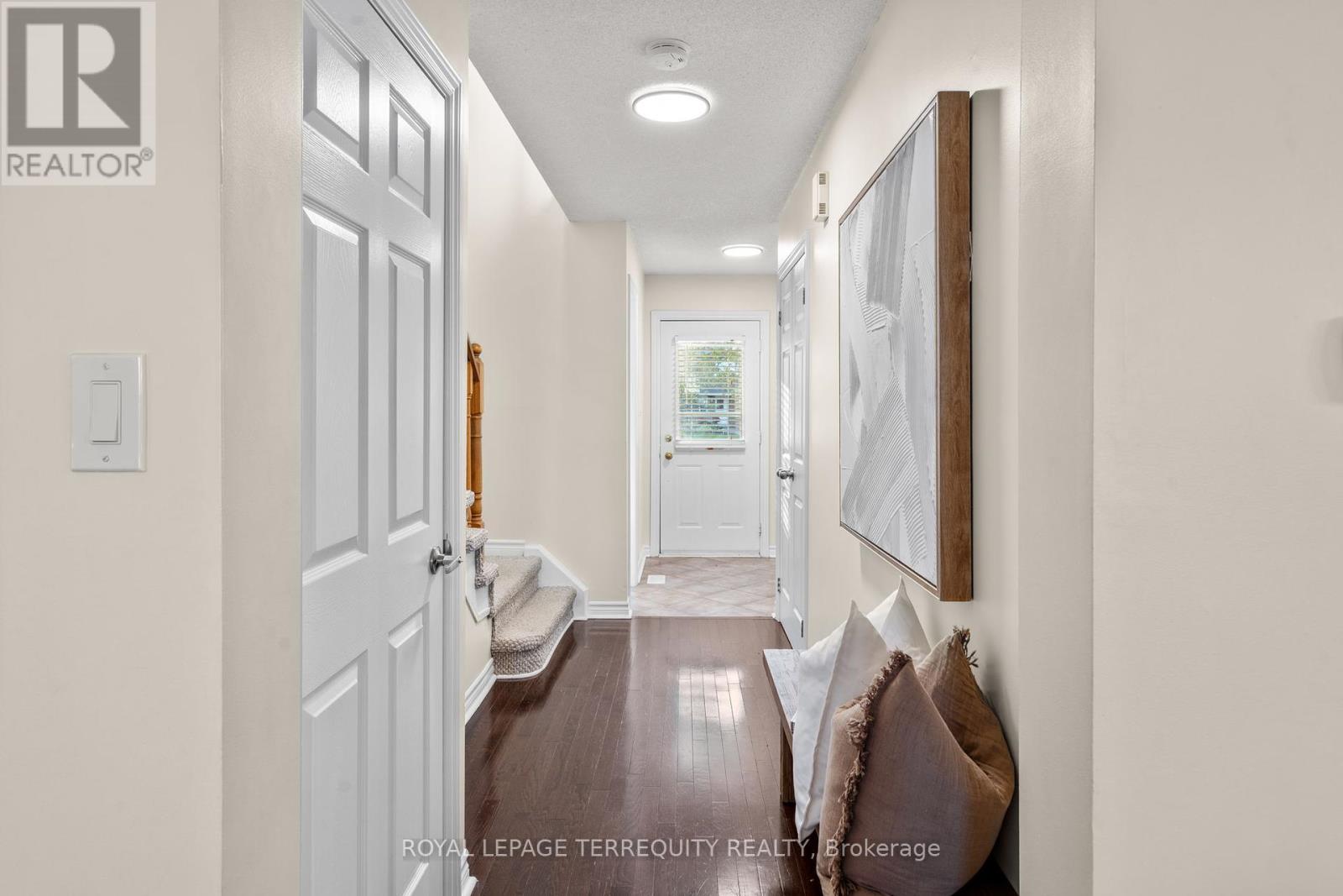 43 Champine Square, Clarington, Ontario  L1C 4W1 - Photo 4 - E12437926